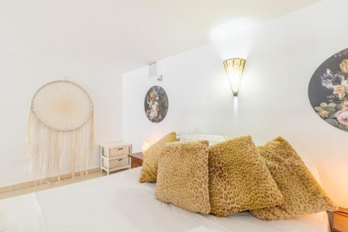 a bedroom with white walls and a bed with pillows at Studio Sillero Dos in Moraira