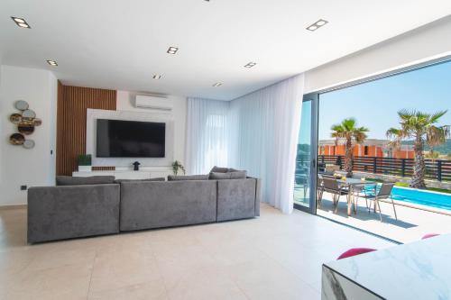 Μια τηλεόραση ή/και κέντρο ψυχαγωγίας στο Villa Cubus