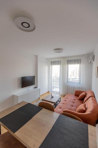 Uma TV ou centro de entretenimento em KAME apartmani 亀