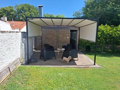 Κήπος έξω από το OMA- Casa Temporaria