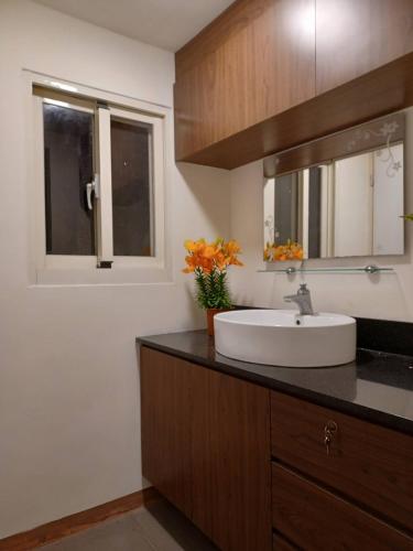 a bathroom with a sink and a mirror at Q寶の家 home Sweet home in Dongshan
