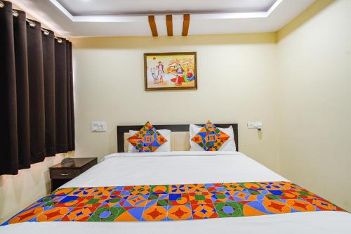 Katil atau katil-katil dalam bilik di FabHotel N Residency, Hitech City Nr Yashoda Hospital Hitech City