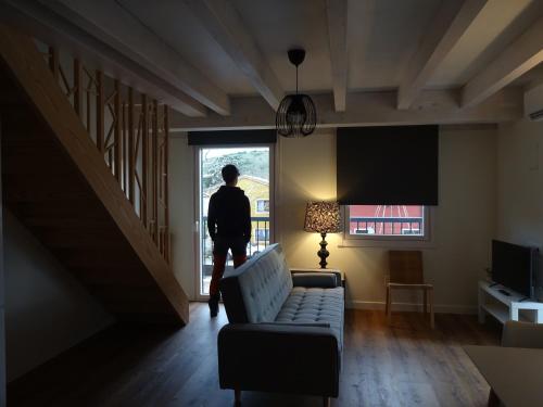 TV a/nebo společenská místnost v ubytování Apartamentos rurales la tienda de Villanueva Mar y montaña