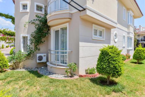 Κήπος έξω από το SUNSET BEACH CLUB LEBRENTALS