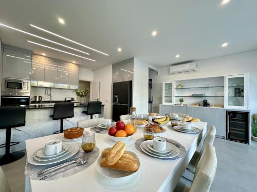 Quarteira Deluxe 1 With Pool by Homing