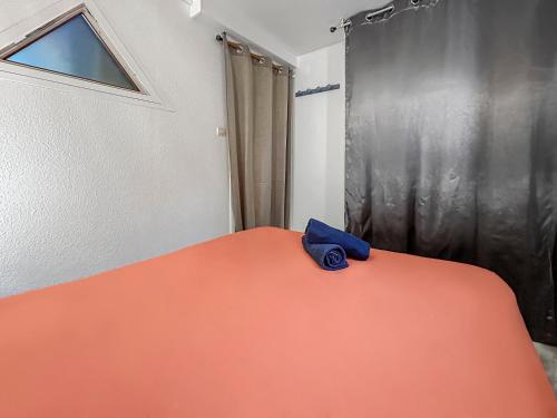 Maison de vacances lumineuseにあるベッド