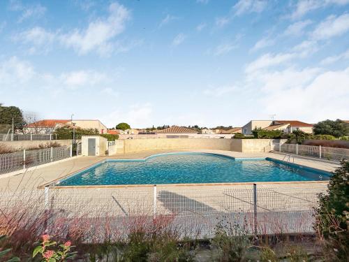 Maison de vacances lumineuseの敷地内または近くにあるプール