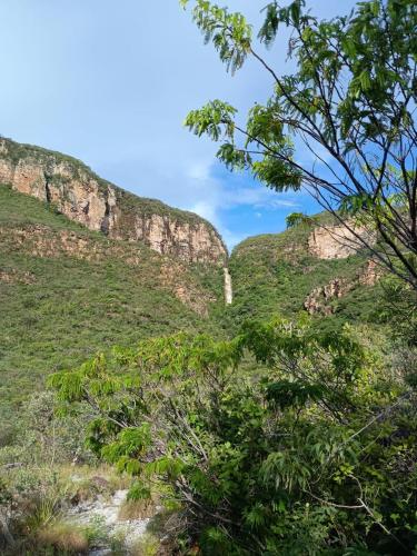 a view of the mountains from the forest at Chale1 RabodeGalo in Santana do Riacho