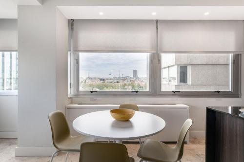 Stylish 1BR Apartment with City Views – Colón