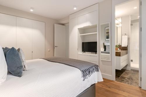 Stylish 1BR Apartment with City Views – Colón