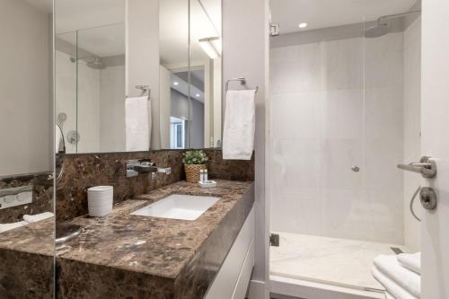Stylish 1BR Apartment with City Views – Colón