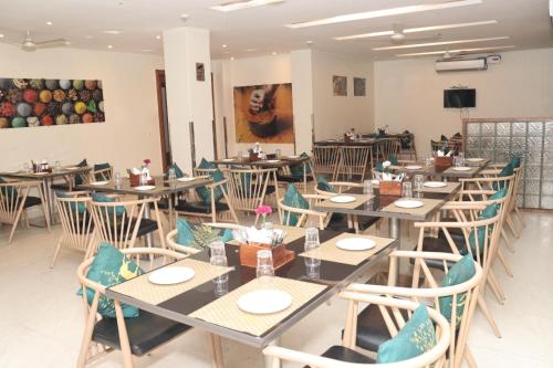 Restaurace v ubytování Hotel Raviraj, Chhatrapati Sambhaji Nagar