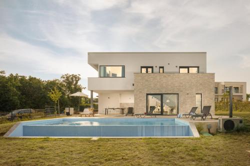 Villa Cala Sonriso for 8 people near Pula with heated pool & sea view