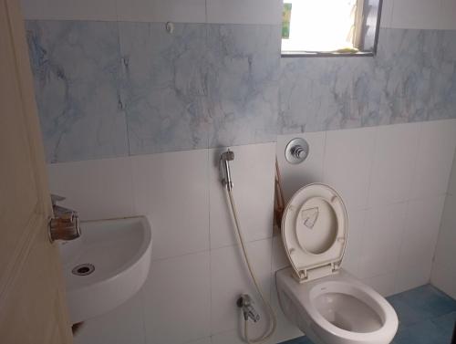 Un baño de 1bhk at chinchwad rly station udyognagar