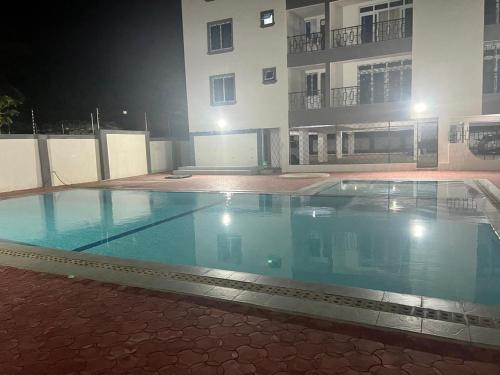 Kolam renang di atau dekat dengan 2 bedroom stunning apartment -Nyali