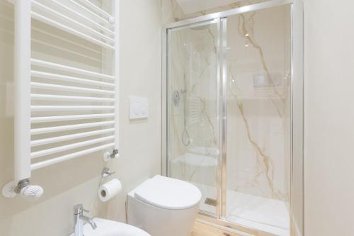 GuestHost - Primaticcio M1 Modern and Bright Apartment