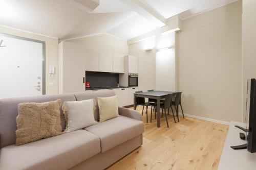 GuestHost - Primaticcio M1 Modern and Bright Apartment