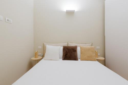 GuestHost - Primaticcio M1 Modern and Bright Apartment