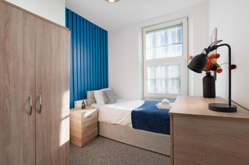 Ένα ή περισσότερα κρεβάτια σε δωμάτιο στο Warm & Inviting 4-Bed on Church Road, Sleeps 4