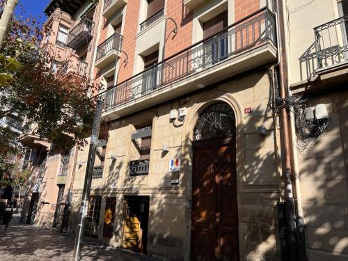 La Vinoteca del Artista, precioso y céntrico apartamento con Aire Acondicionado by Apartamentos Logrono