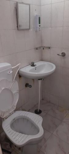 Koupelna v ubytování New Dev Homestay