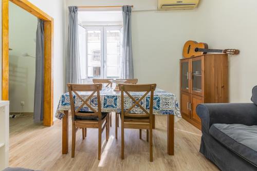 Alfama Very Well-Connected Apartment