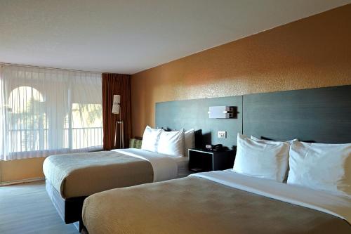 Ένα ή περισσότερα κρεβάτια σε δωμάτιο στο Quality Inn Kennedy Space Center