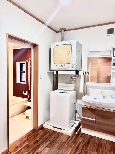 TV a/nebo společenská místnost v ubytování AZホテル Inn 奄美万屋 - Villa with private outdoor Jacuzzi