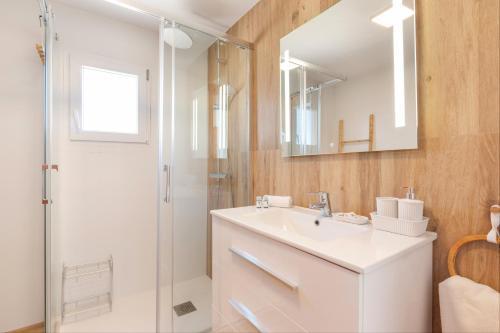 a bathroom with a white sink and a shower at Apartamentos Turisticos Isla Grosa in La Manga del Mar Menor