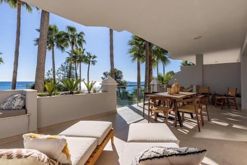 Apartment Diez in Estepona spacious balcony and sea view