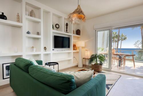 Apartment Diez in Estepona spacious balcony and sea view