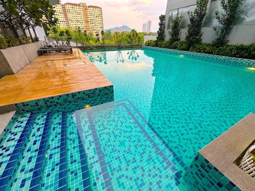 Πισίνα στο ή κοντά στο Neu Suites By Serenity Homes Near Gleneagles, KLCC & LRT