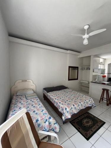 En eller flere senge i et værelse på Loft 705 Pitangueiras Guarujá