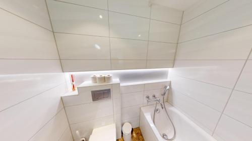 Koupelna v ubytování Solution-Grischun Apartments - Berninaexpress - Städterip - atemberaubende Aussicht