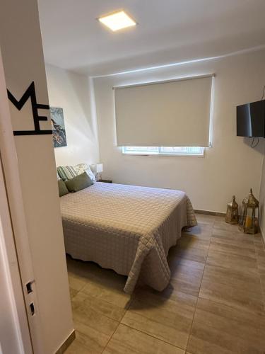 a bedroom with a bed and a large window at Departamento en vicente López hasta 3 personas súper comodo in Florida