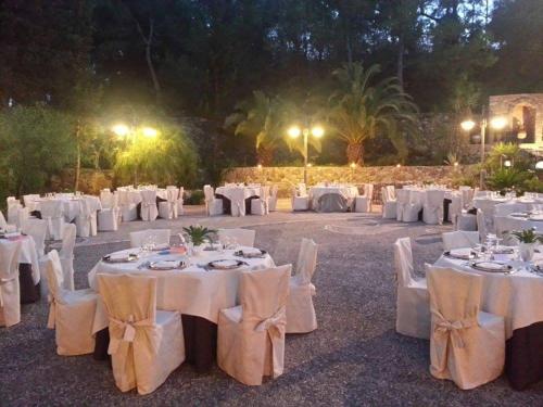 Taman di luar Casale Sombrino