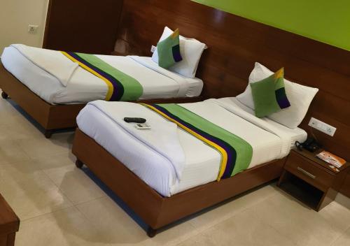 Ένα ή περισσότερα κρεβάτια σε δωμάτιο στο Hotel Aroha stay inn Aroma - Near Me Unitech Cyber Park & Omaxe Celebration Mall - Corpotare, Family Friendly