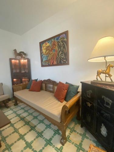 a living room with a couch and a lamp at The Gallery House in Ulot