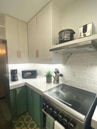 a kitchen with a stove and a sink in it at The Gallery House in Ulot