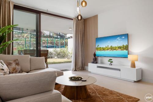 ViVi Homes - Aurelia Garden, Gym & Sea View