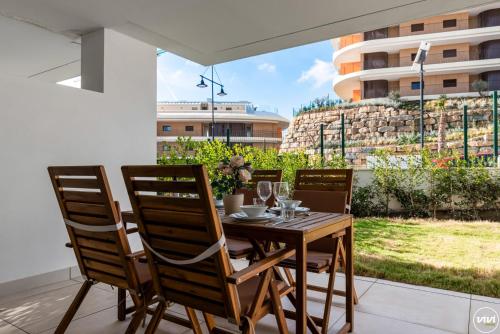 ViVi Homes - Aurelia Garden, Gym & Sea View