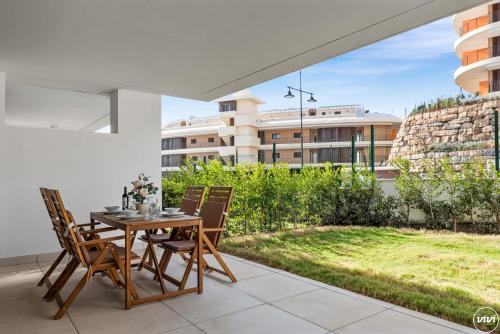 ViVi Homes - Aurelia Garden, Gym & Sea View