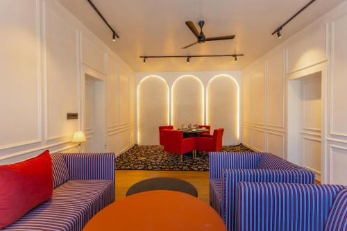 a living room with two couches and a table at The Zoey Villa, with Central Heating, Bonfire, BBQ & Complimentary Breakfast in Gulmarg