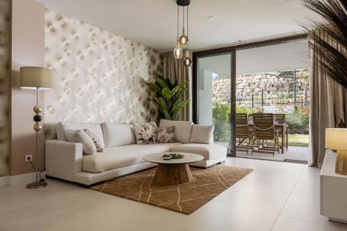 ViVi Homes - Aurelia Garden, Gym & Sea View