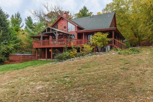 Gambar di galeri bagi Monthly and Seasonal Secluded 4 Bedroom 4 Bath Lakehouse Retreat with Boat Pier di Antioch