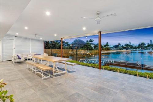 Gallery image of Water View Family Getaway - WiFi, Pool, BBQ in Gold Coast