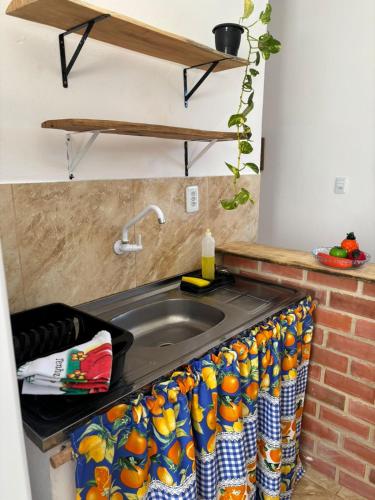 a kitchen counter with a sink and a sink at Refúgio da Major in Aracati