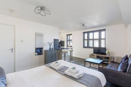 Fabulous studio in centre of St James Street photo 5
