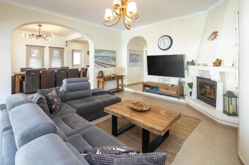 Villa at walking distance from center and beach!