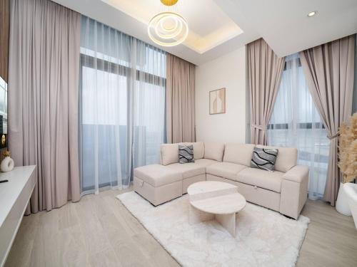 Serene 1-Bedroom Retreat in Azizi Riviera with Calming Tones